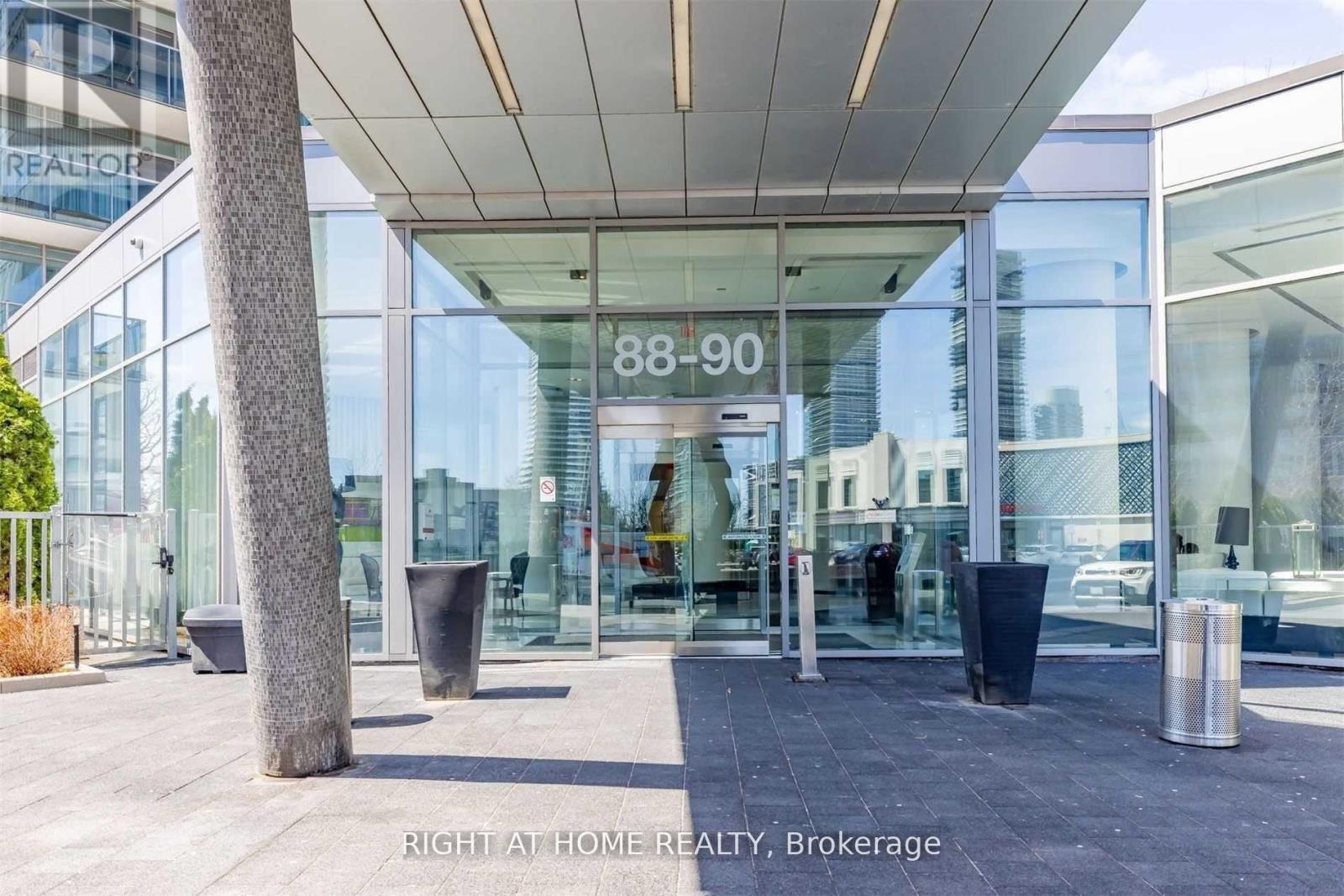 1010 - 88 Park Lawn Rd Road, Toronto, Ontario M8Y 0B5 - Photo 2 - W13761516