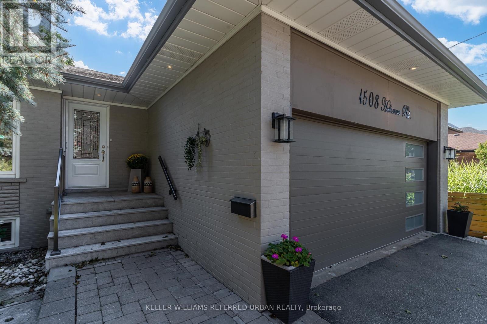 1508 Holburne Road, Mississauga, Ontario L5E 2L6 - Photo 2 - W13761528
