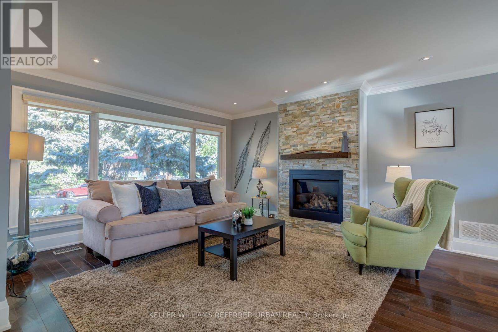 1508 Holburne Road, Mississauga, Ontario L5E 2L6 - Photo 3 - W13761528