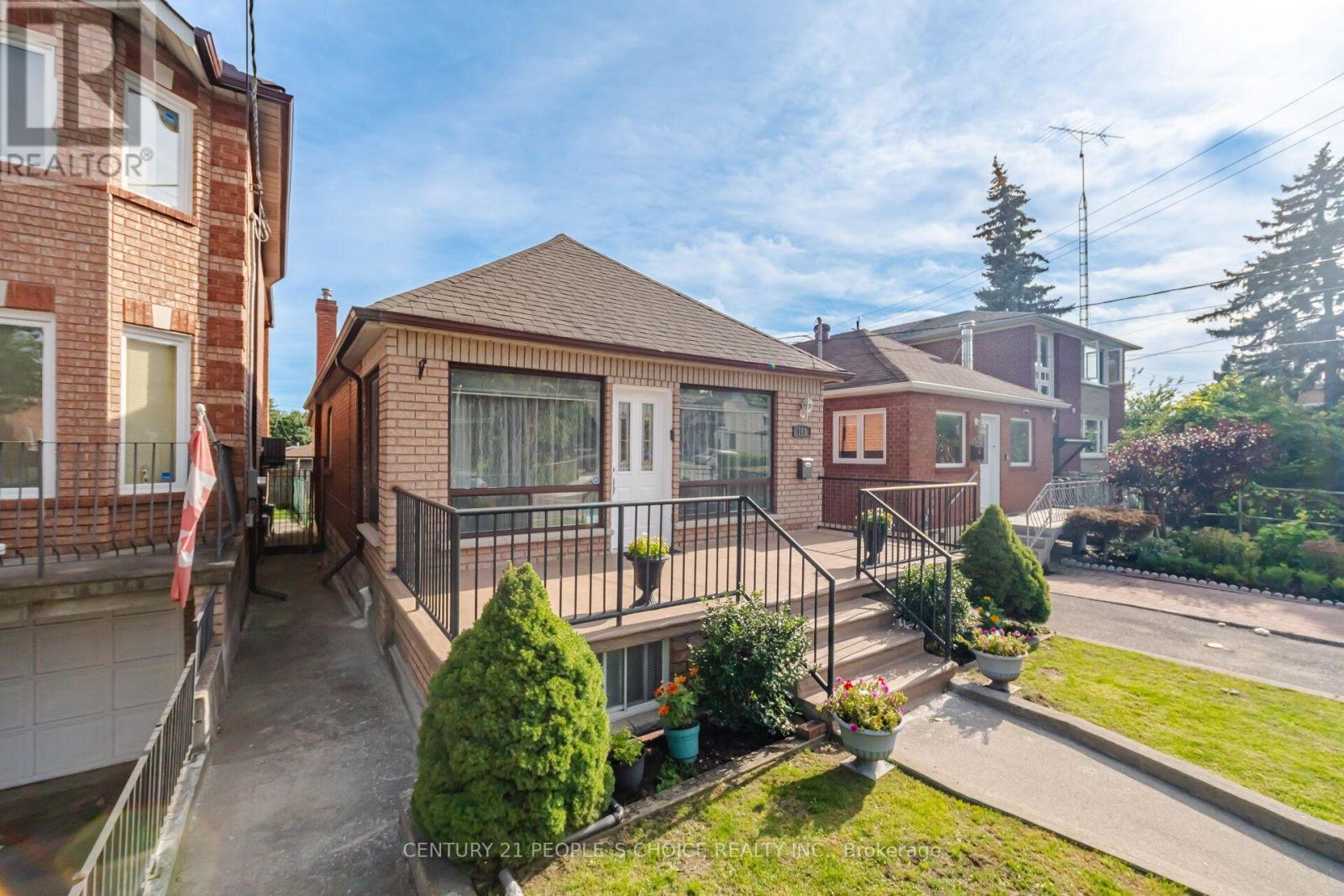 161 Northland Avenue, Toronto, Ontario  M6N 2E4 - Photo 5 - W13761556