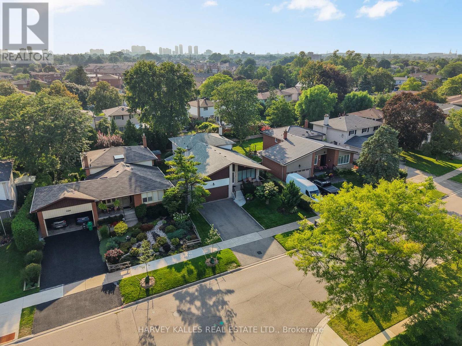 3594 Autumn Harvest Drive, Mississauga, Ontario  L4Y 3S1 - Photo 3 - W13761620