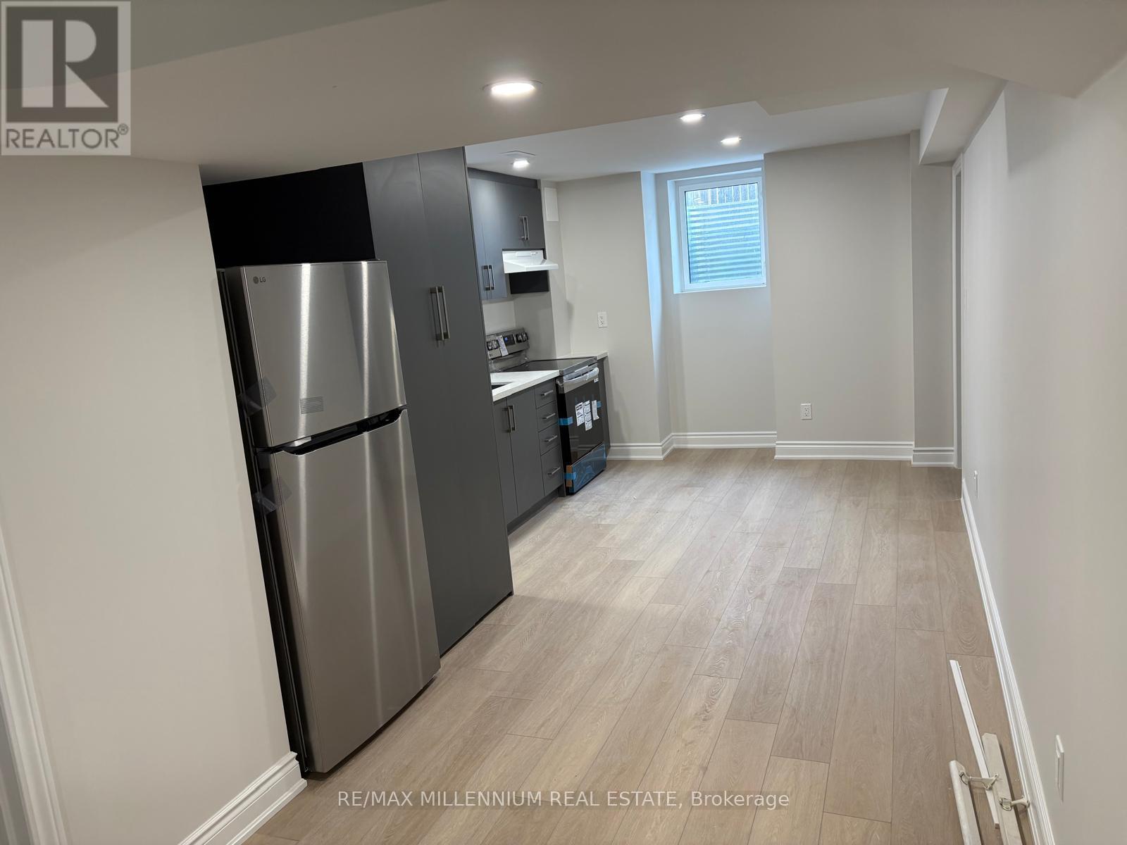 66 Attview Crescent, Brampton, Ontario  L6P 2R5 - Photo 2 - W13761678