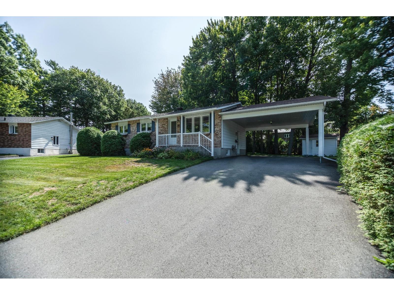18 Rue Cherrier Sorel-Tracy Quebec Canada J3P3T4 2
