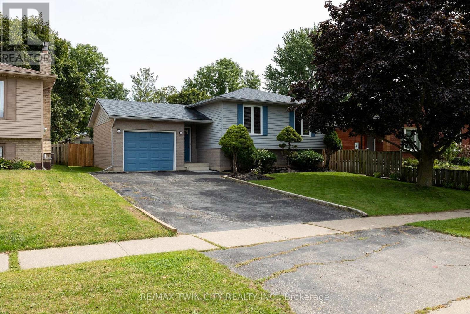 13 FOREST DRIVE, Brant, Ontario
