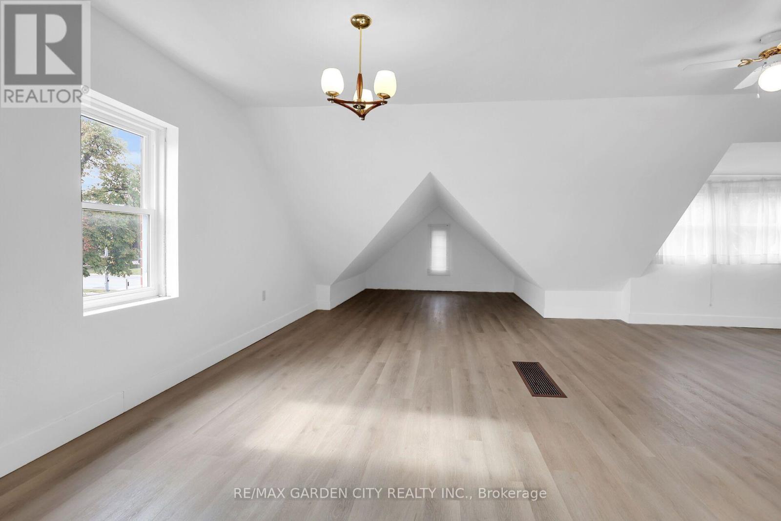 77 Main Street E, Grimsby, Ontario  L3M 1N5 - Photo 18 - X13761642