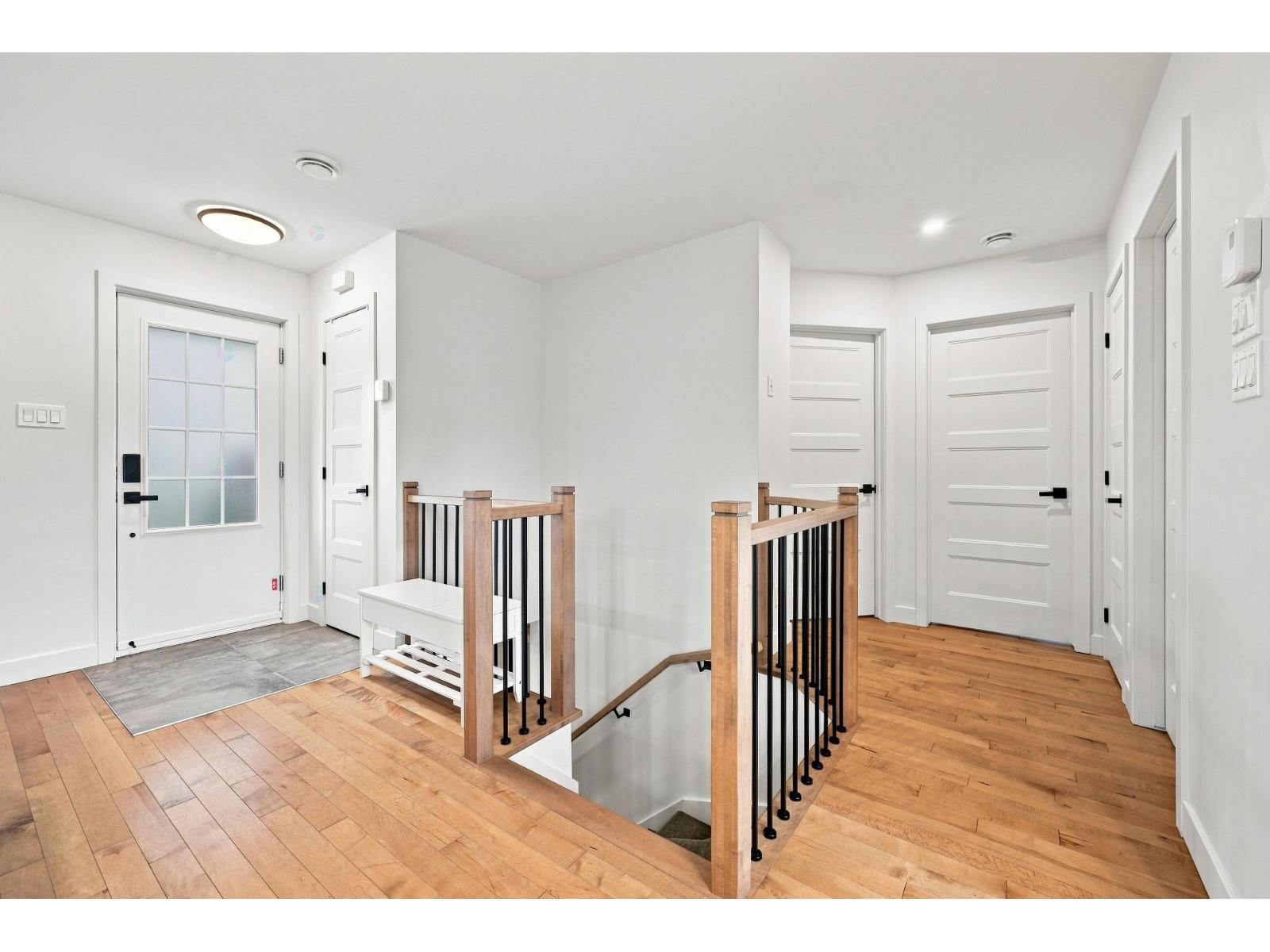 413 Av. McNaughton Hemmingford - Village Quebec Canada J0L1H0 2