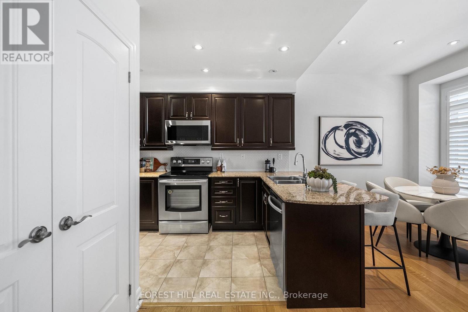 25 Beverley Glen Boulevard, Vaughan, Ontario  L3T 2V6 - Photo 5 - N13761422