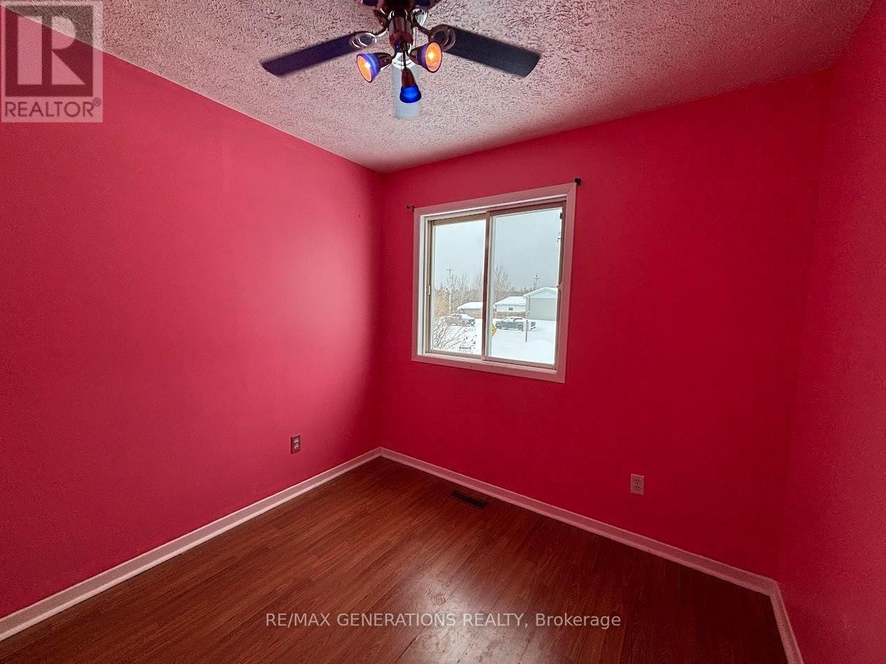 31 Brooks Street, Manitouwadge, Ontario  P0T 2C0 - Photo 16 - X13244482