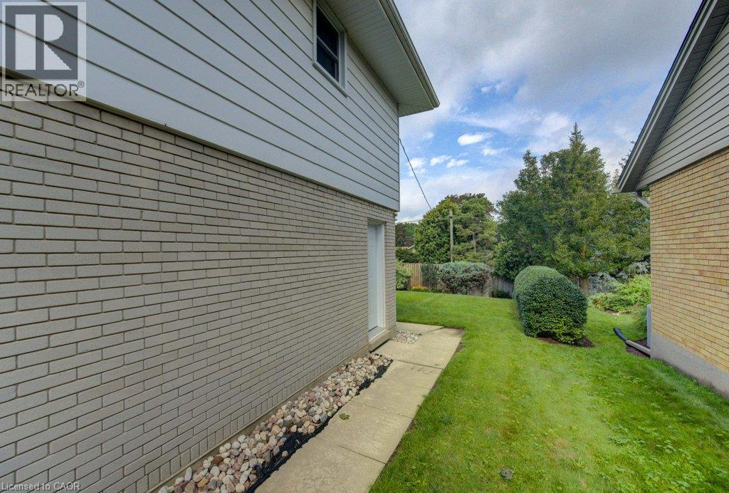 204 Stanley Drive, Waterloo, Ontario  N2L 1H4 - Photo 6 - 40860431