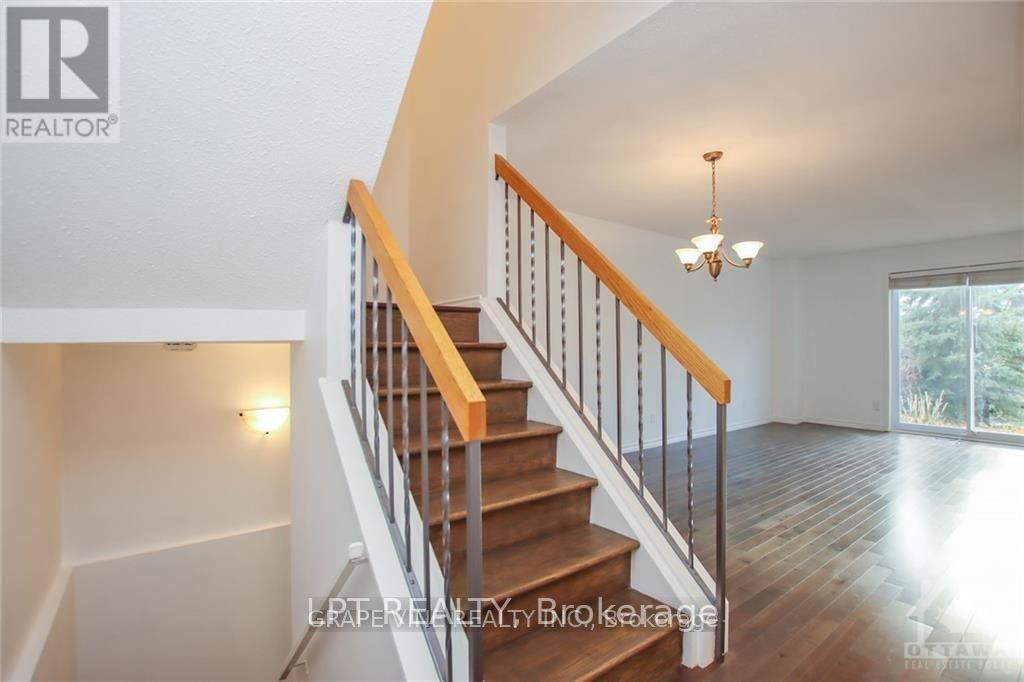 121 Erin Crescent, Ottawa, Ontario  K1V 9Z3 - Photo 4 - X13761724