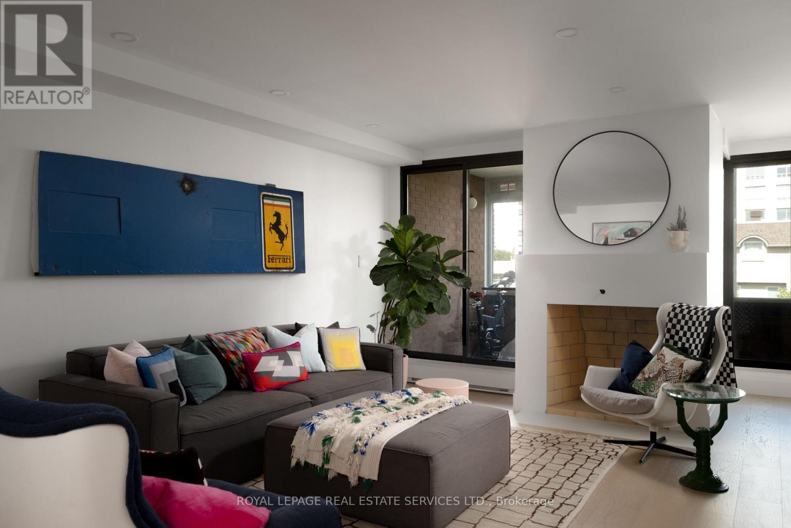 402 - 349 ST. CLAIR AVENUE W, Toronto, Ontario