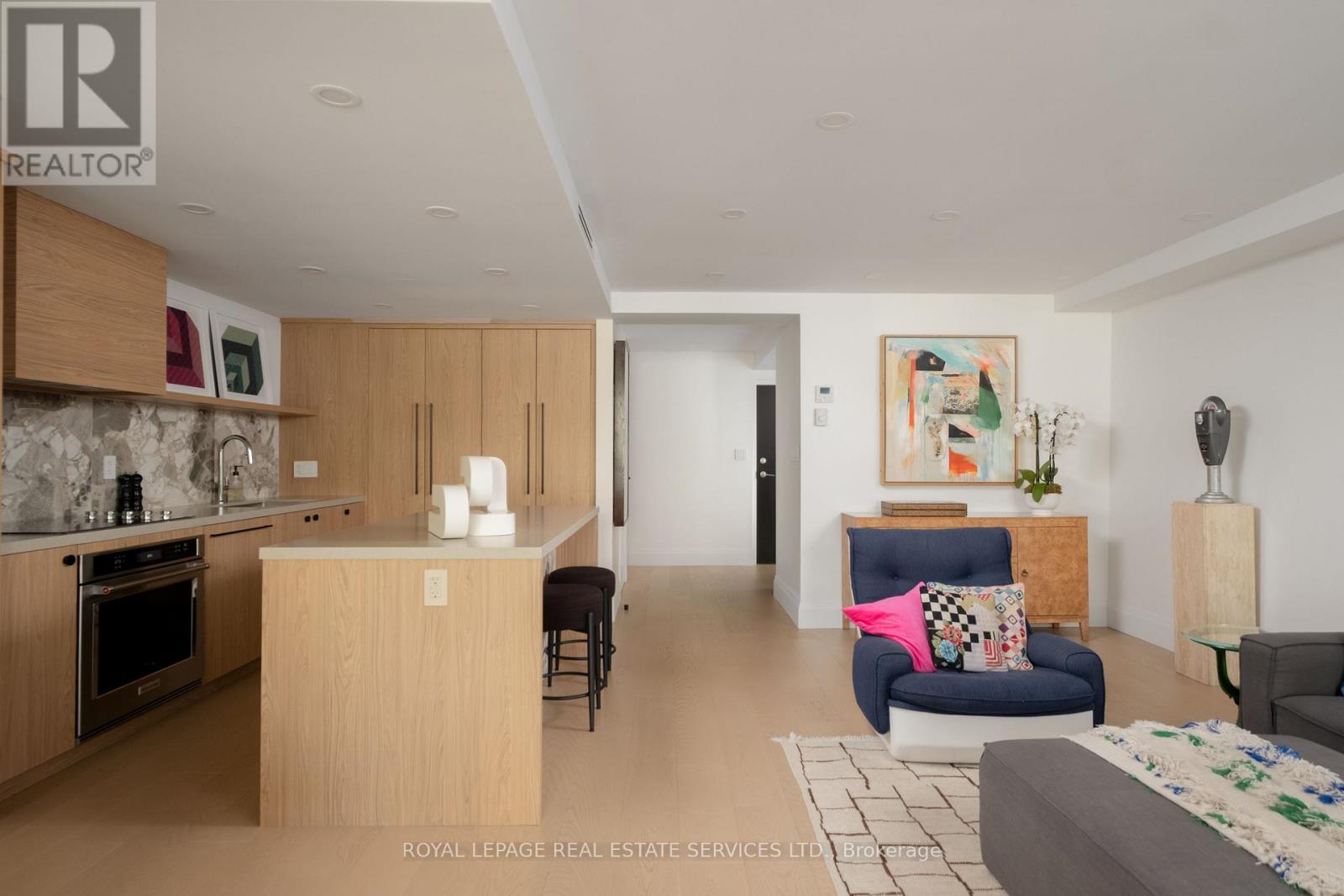 402 - 349 St. Clair Avenue W, Toronto, Ontario  M5P 1N3 - Photo 8 - C13761716