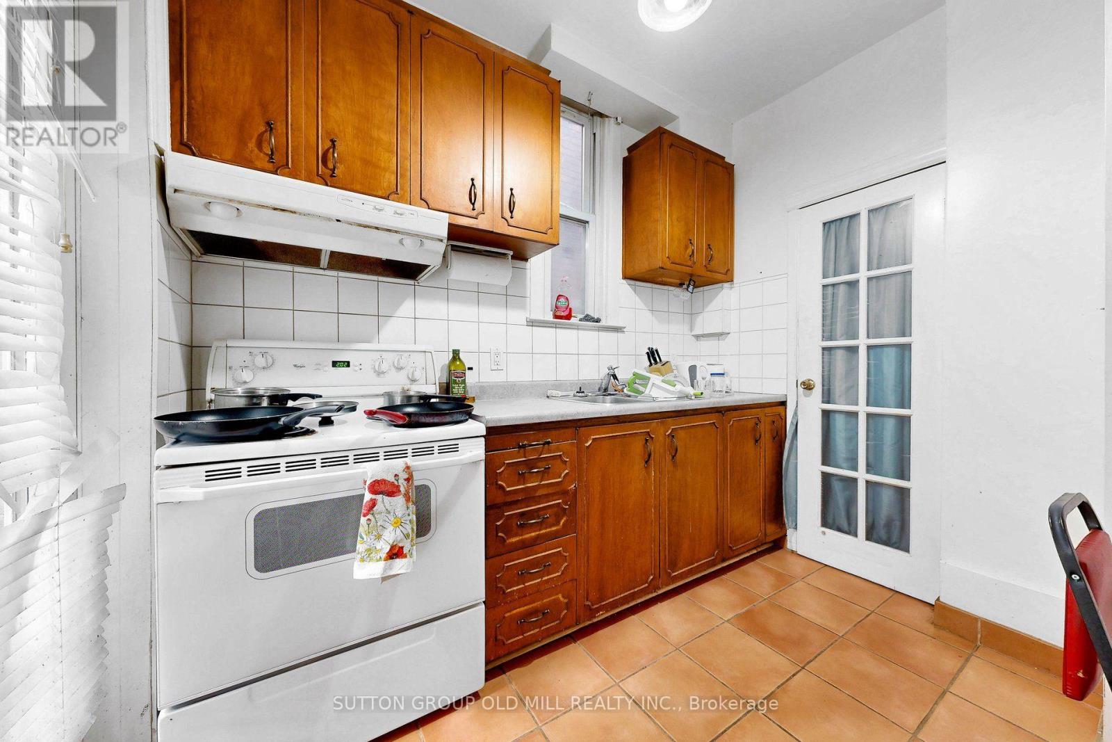 1060 College Street, Toronto, Ontario  M6H 1A9 - Photo 8 - C13761808