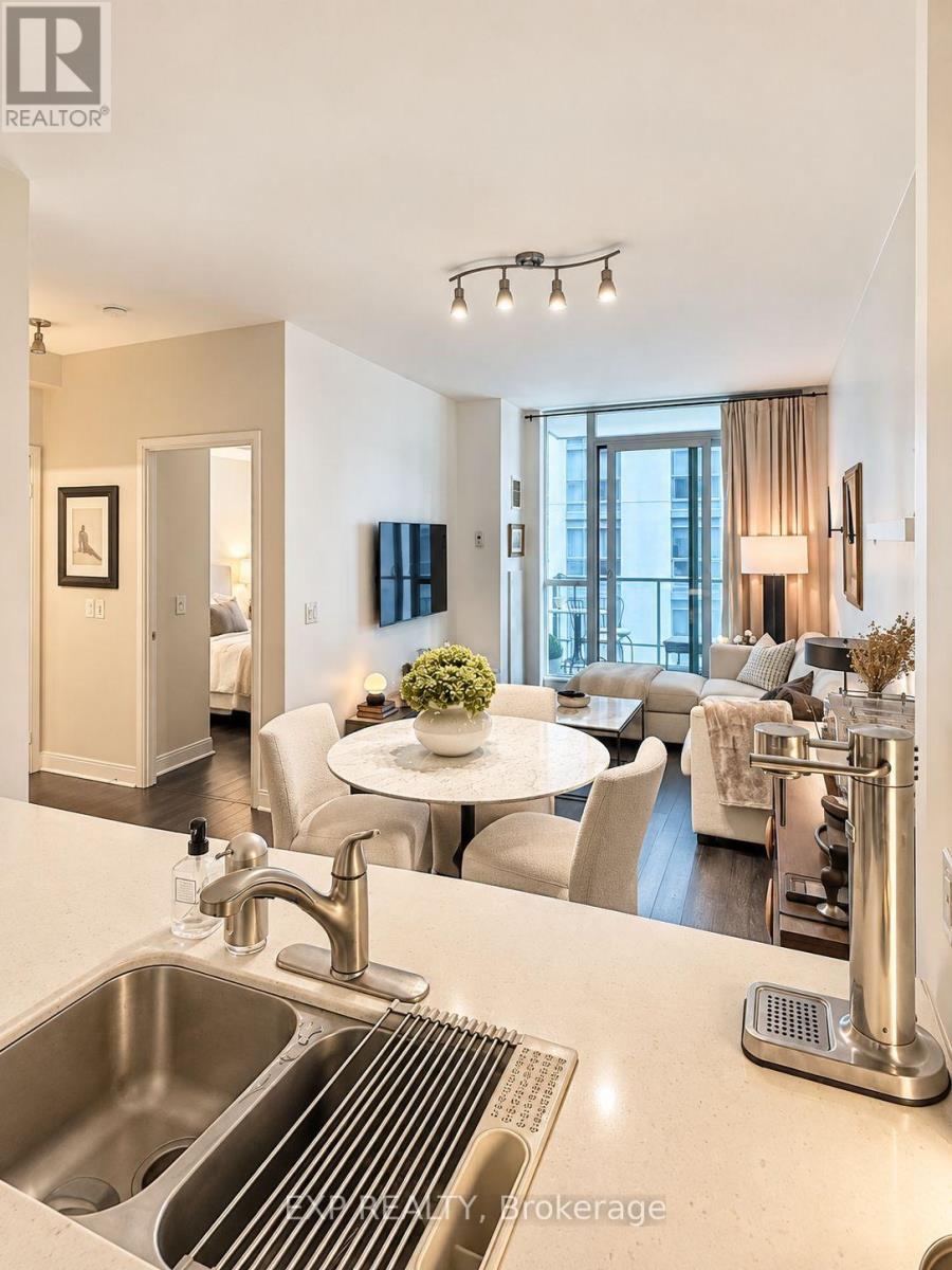 702 - 38 The Esplanade, Toronto, Ontario  M5E 1A5 - Photo 2 - C13761844