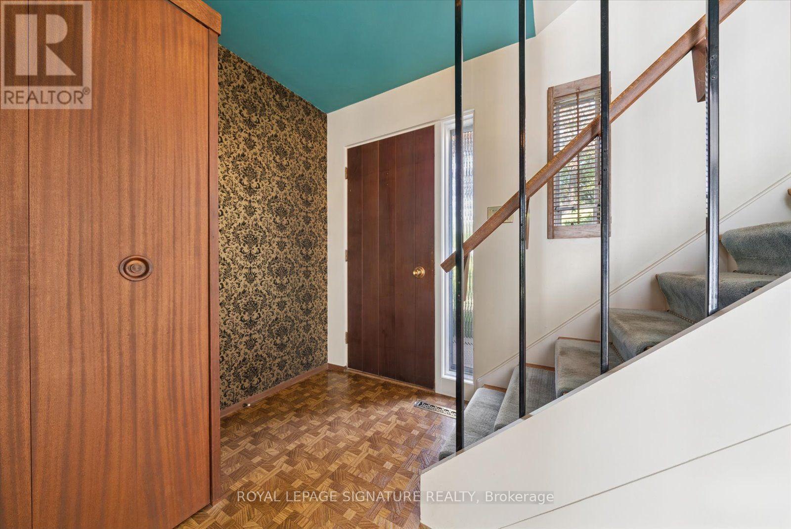 17 Lesterwood Crescent, Toronto, Ontario  M1P 3L5 - Photo 4 - E13761706