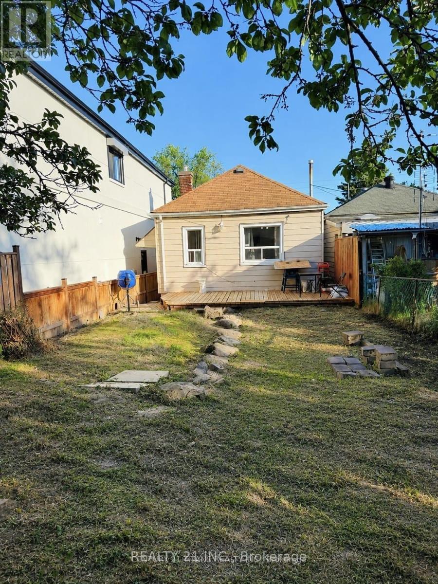 8 Mack Avenue, Toronto, Ontario  M1L 1L9 - Photo 27 - E13761784