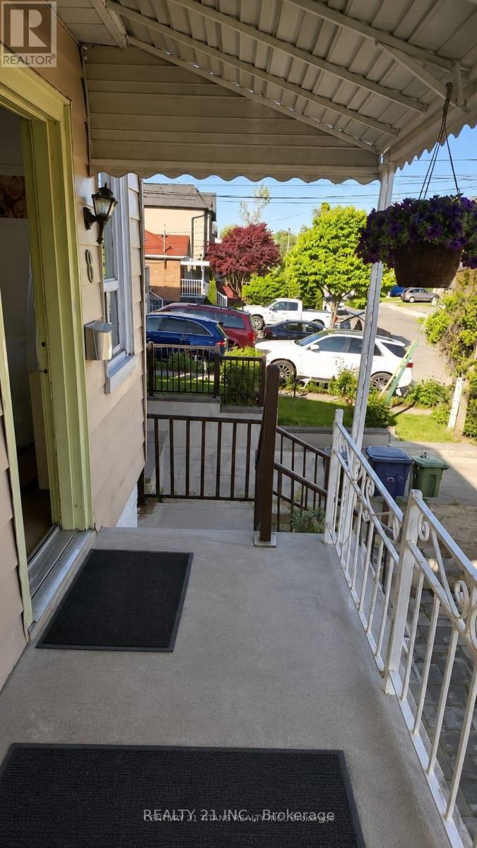 8 Mack Avenue, Toronto, Ontario  M1L 1L9 - Photo 4 - E13761784