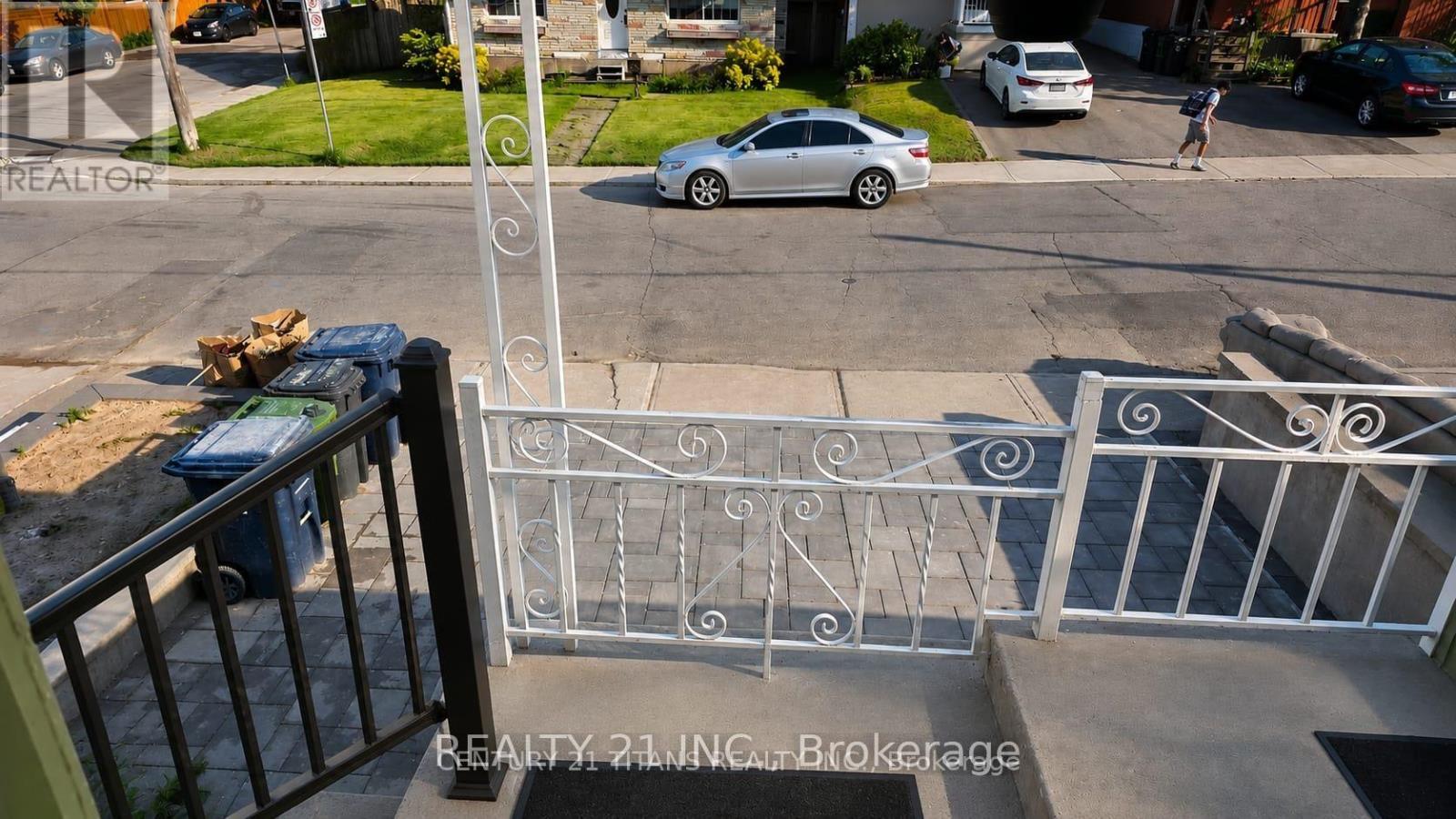 8 Mack Avenue, Toronto, Ontario  M1L 1L9 - Photo 5 - E13761784