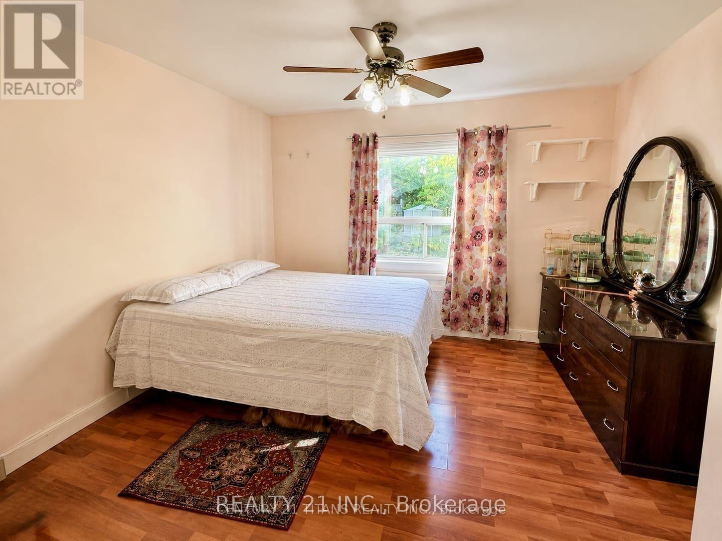8 Mack Avenue, Toronto, Ontario  M1L 1L9 - Photo 8 - E13761784