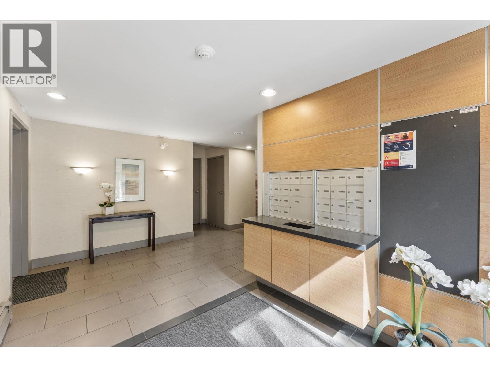 304 827 W 16th Street, North Vancouver, British Columbia  V7P 1R2 - Photo 11 - R3163205