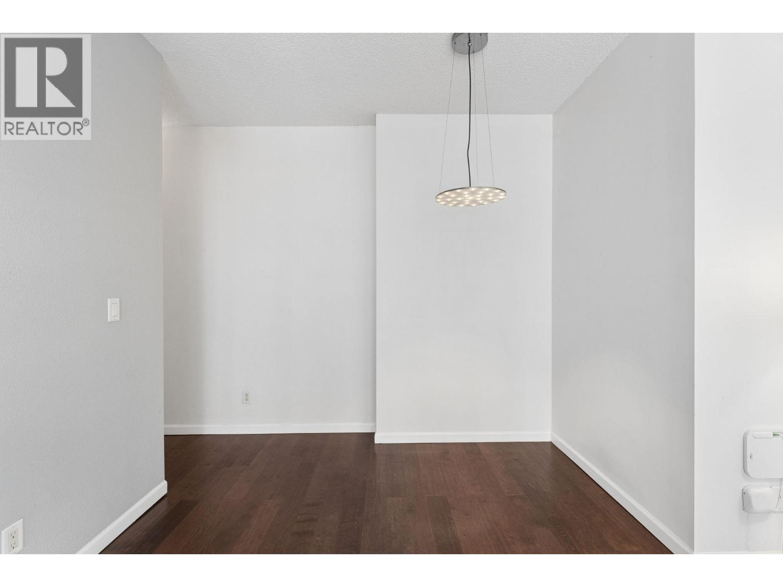 304 827 W 16th Street, North Vancouver, British Columbia  V7P 1R2 - Photo 4 - R3163205