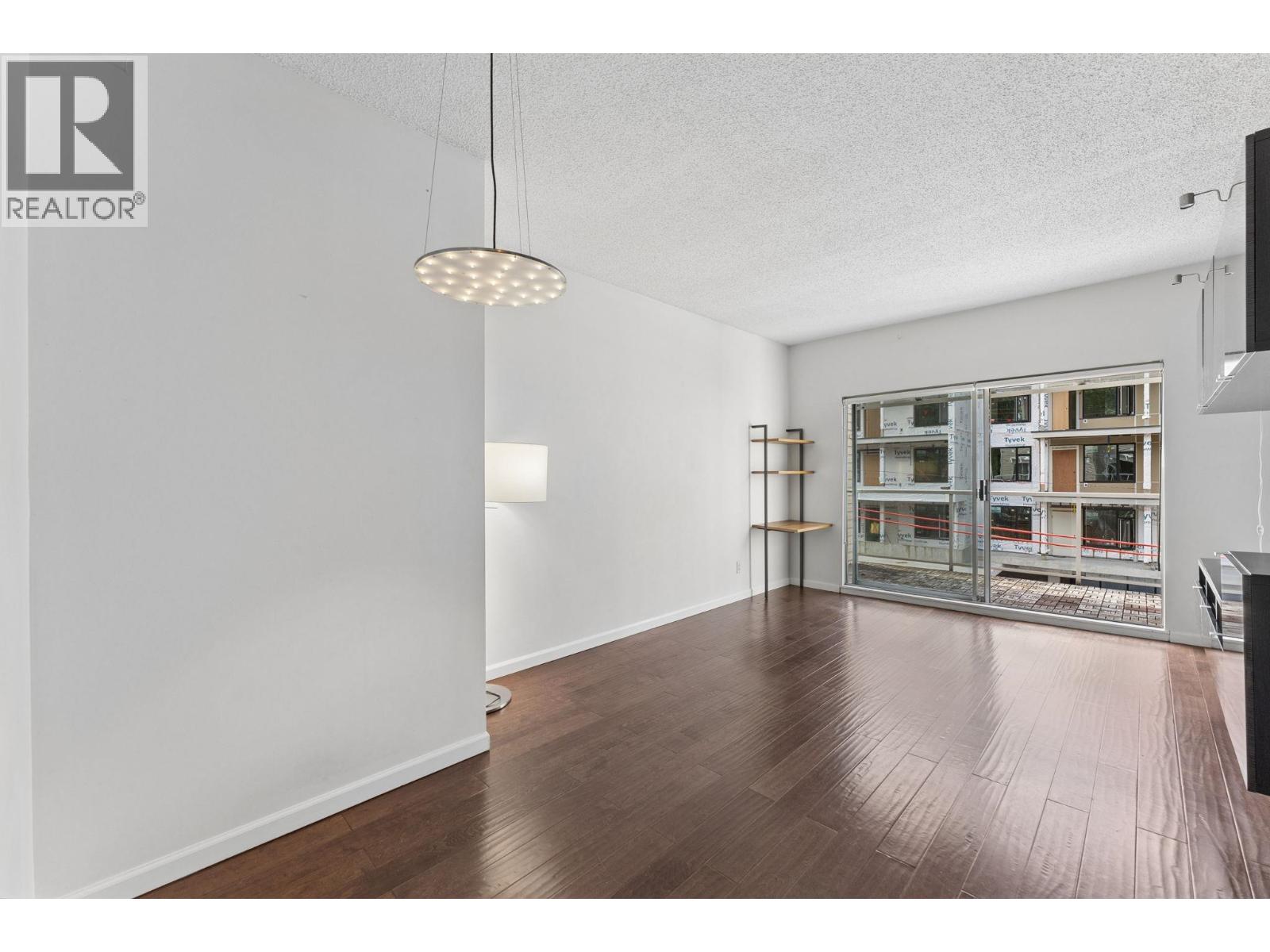 304 827 W 16th Street, North Vancouver, British Columbia  V7P 1R2 - Photo 6 - R3163205