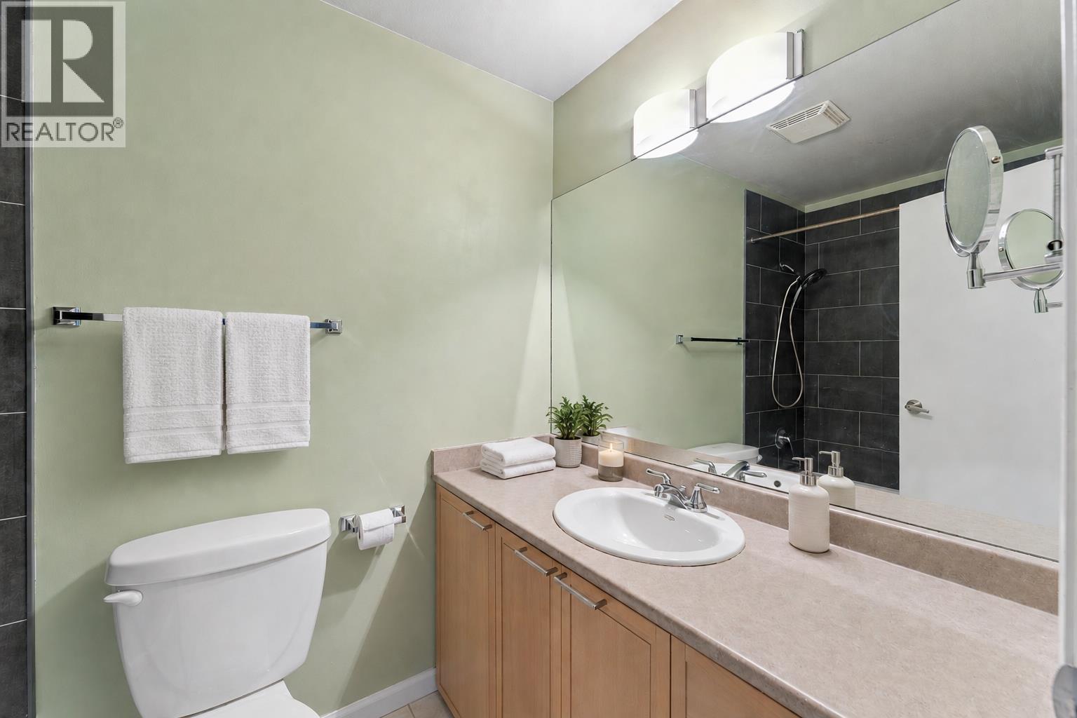 304 827 W 16th Street, North Vancouver, British Columbia  V7P 1R2 - Photo 9 - R3163205