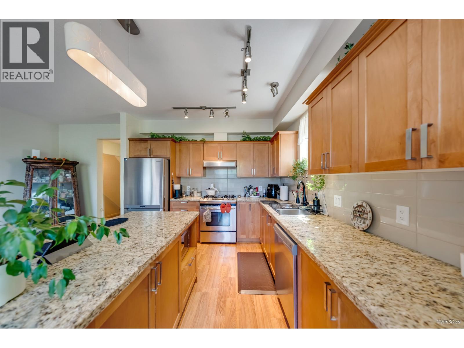 1412 Marguerite Street, Coquitlam, British Columbia  V3E 0A7 - Photo 8 - R3163226