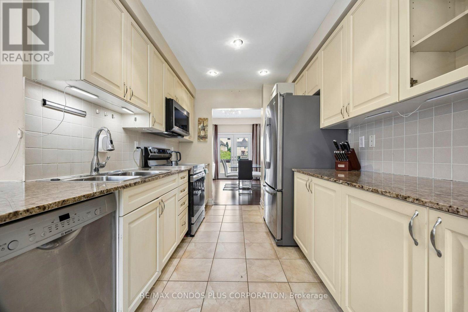 96 North Park Road, Vaughan, Ontario  L4J 0G8 - Photo 10 - N13761758