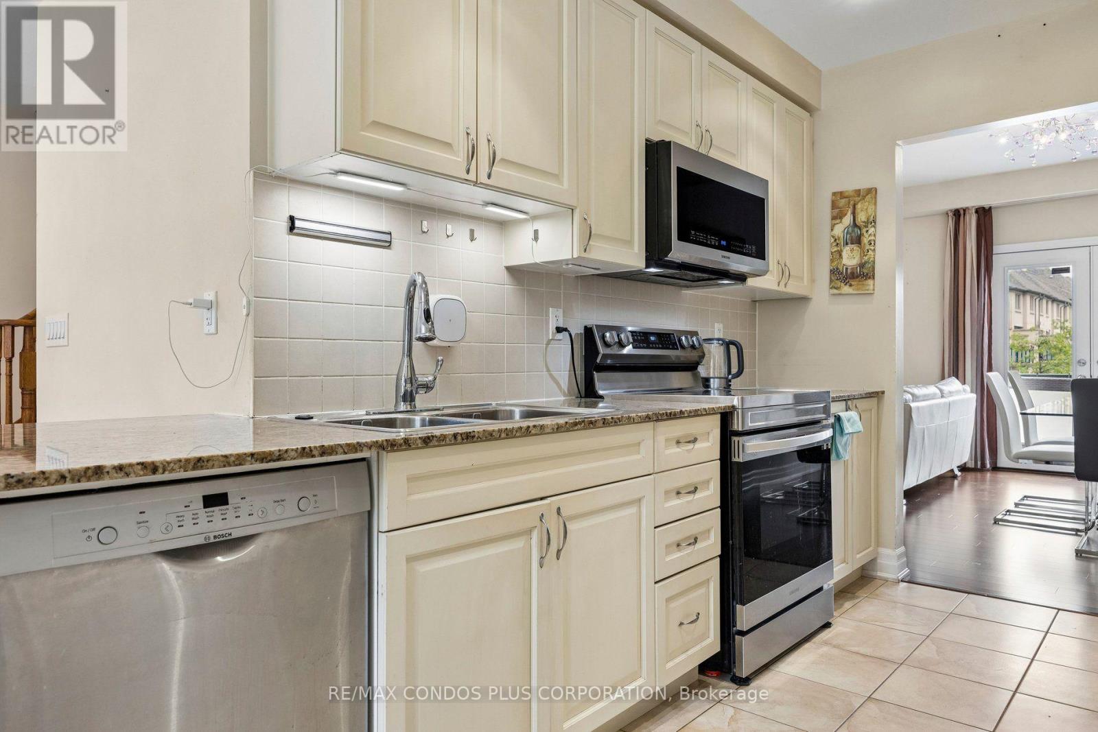 96 North Park Road, Vaughan, Ontario  L4J 0G8 - Photo 11 - N13761758