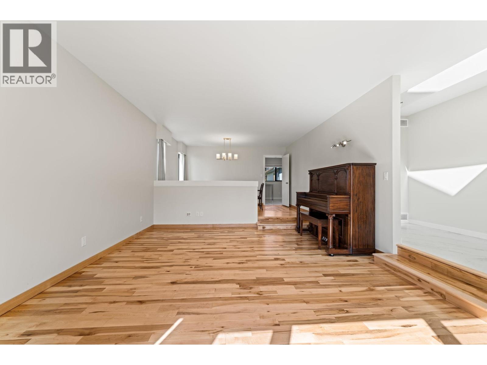 218 Mundy Street, Coquitlam, British Columbia  V3K 5M3 - Photo 11 - R3163148
