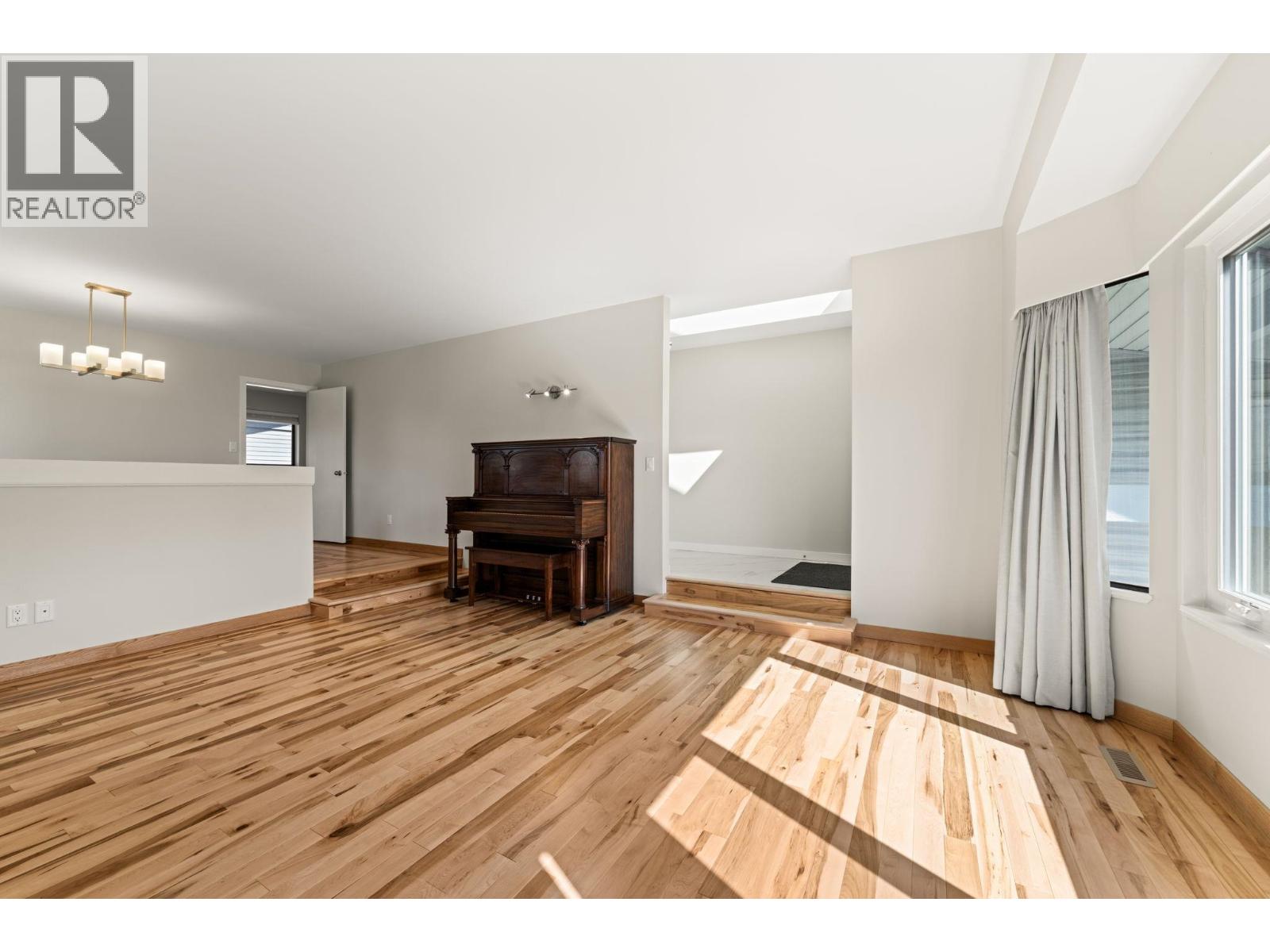 218 Mundy Street, Coquitlam, British Columbia  V3K 5M3 - Photo 12 - R3163148