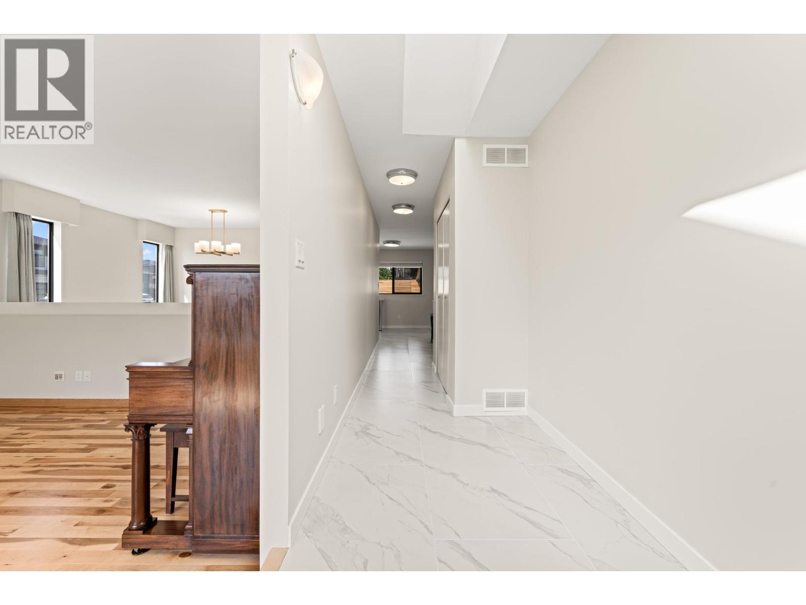 218 Mundy Street, Coquitlam, British Columbia  V3K 5M3 - Photo 5 - R3163148