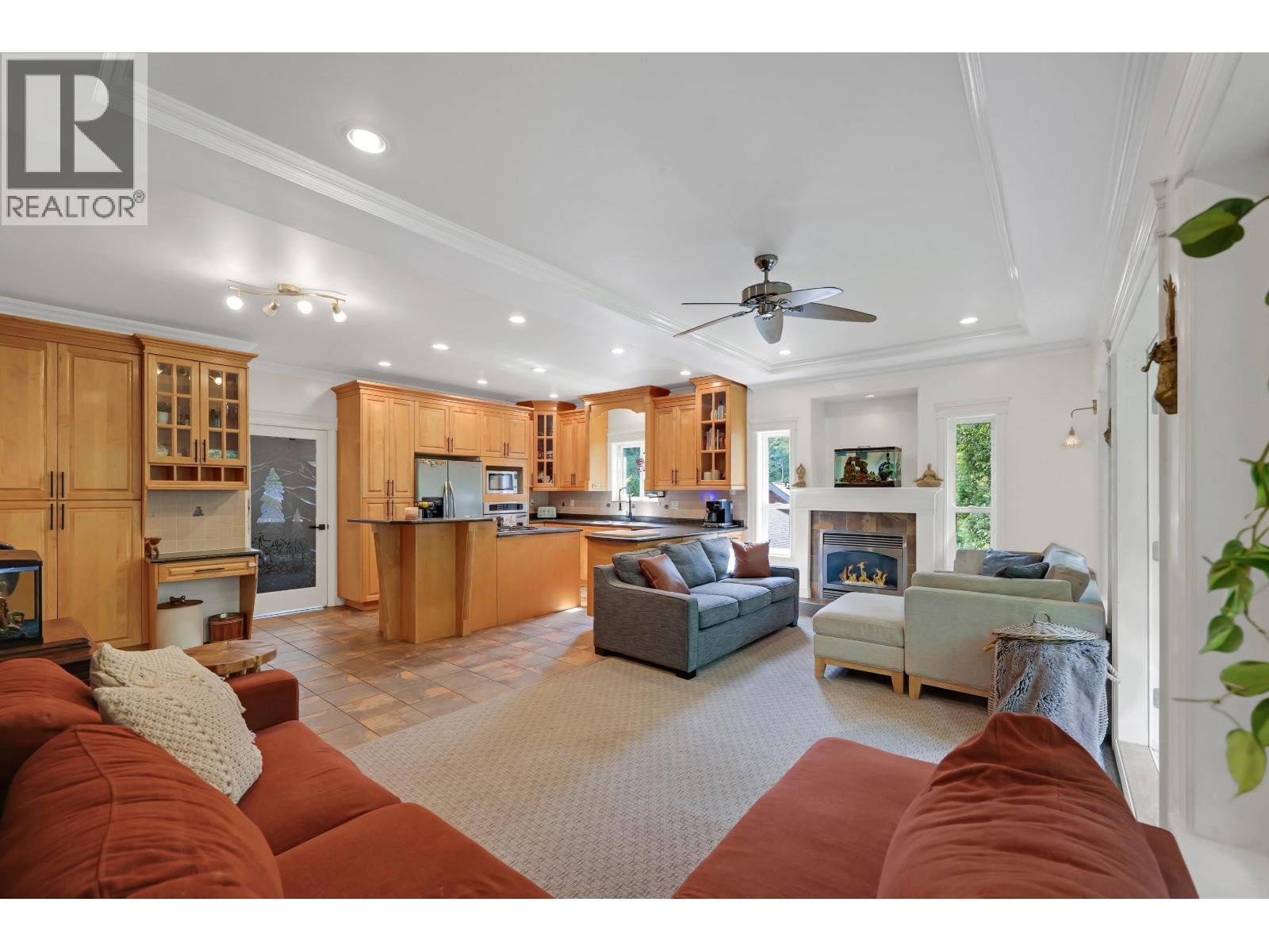 38030 Seventh Avenue, Squamish, British Columbia  V8B 0J7 - Photo 12 - R3163215