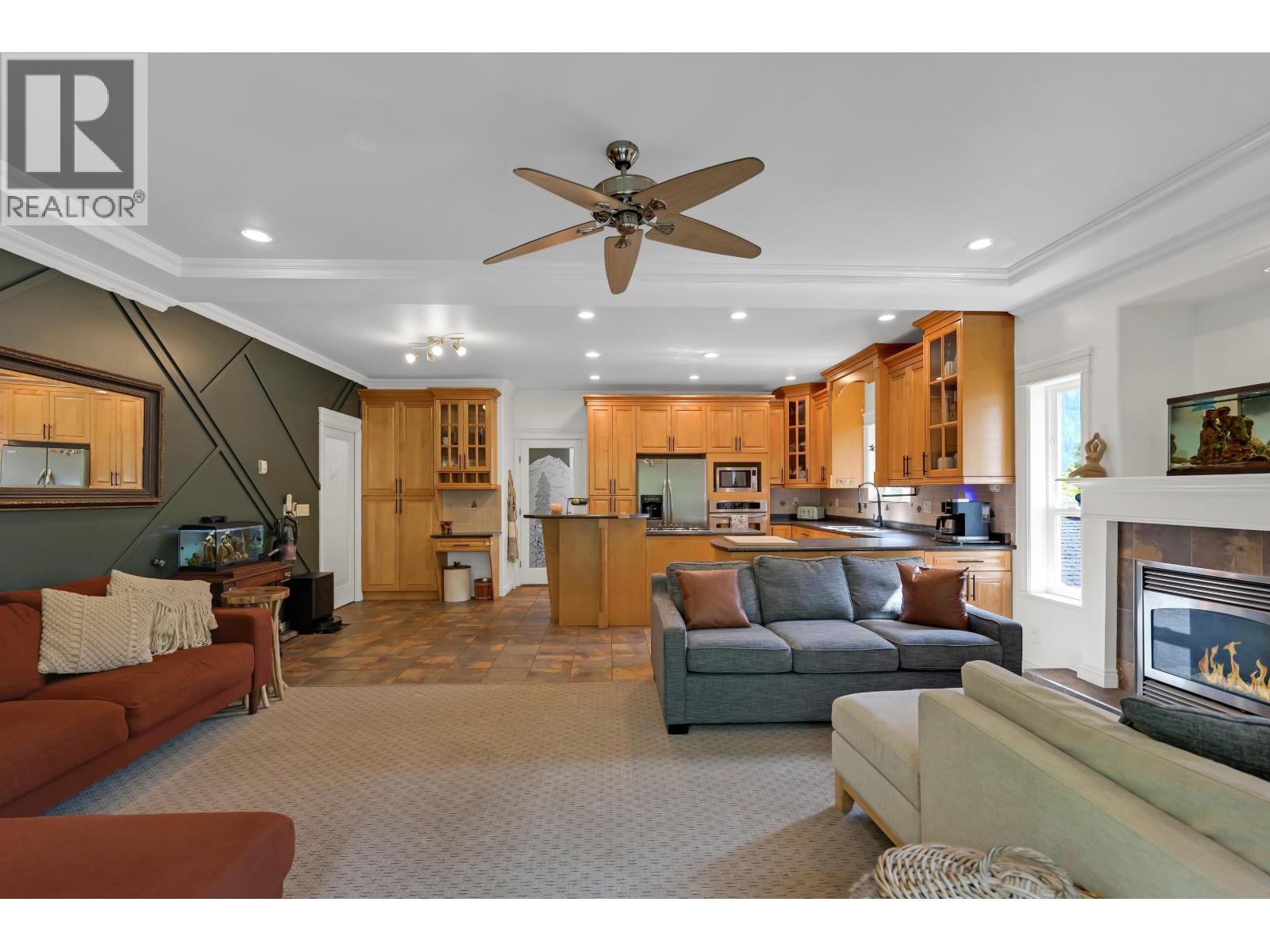 38030 Seventh Avenue, Squamish, British Columbia  V8B 0J7 - Photo 13 - R3163215