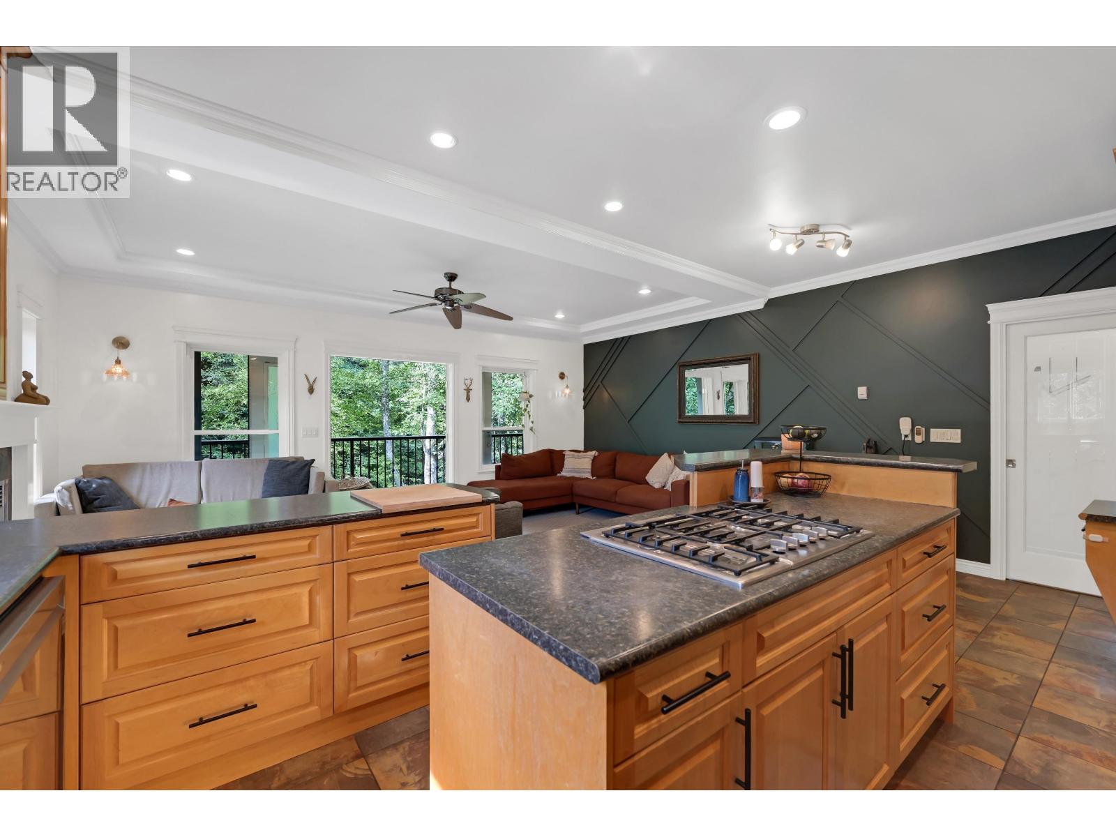 38030 Seventh Avenue, Squamish, British Columbia  V8B 0J7 - Photo 14 - R3163215