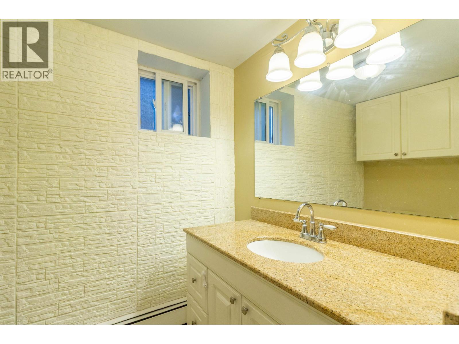 111 N Fell Avenue, Burnaby, British Columbia  V5B 1L3 - Photo 30 - R3163244