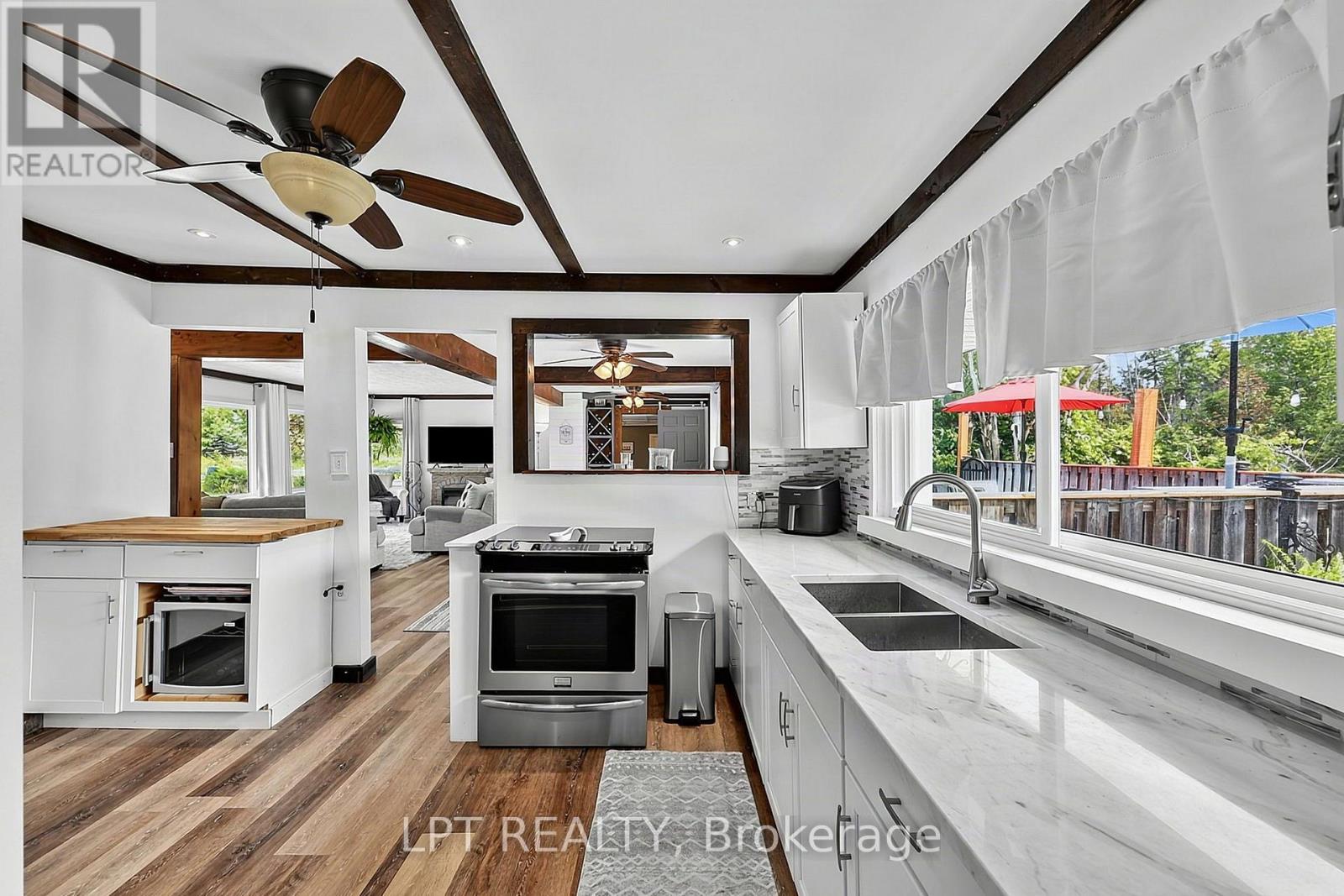 2447 Ridge Road W, Oro-Medonte, Ontario L0L 2L0 - Photo 12 - S13761848