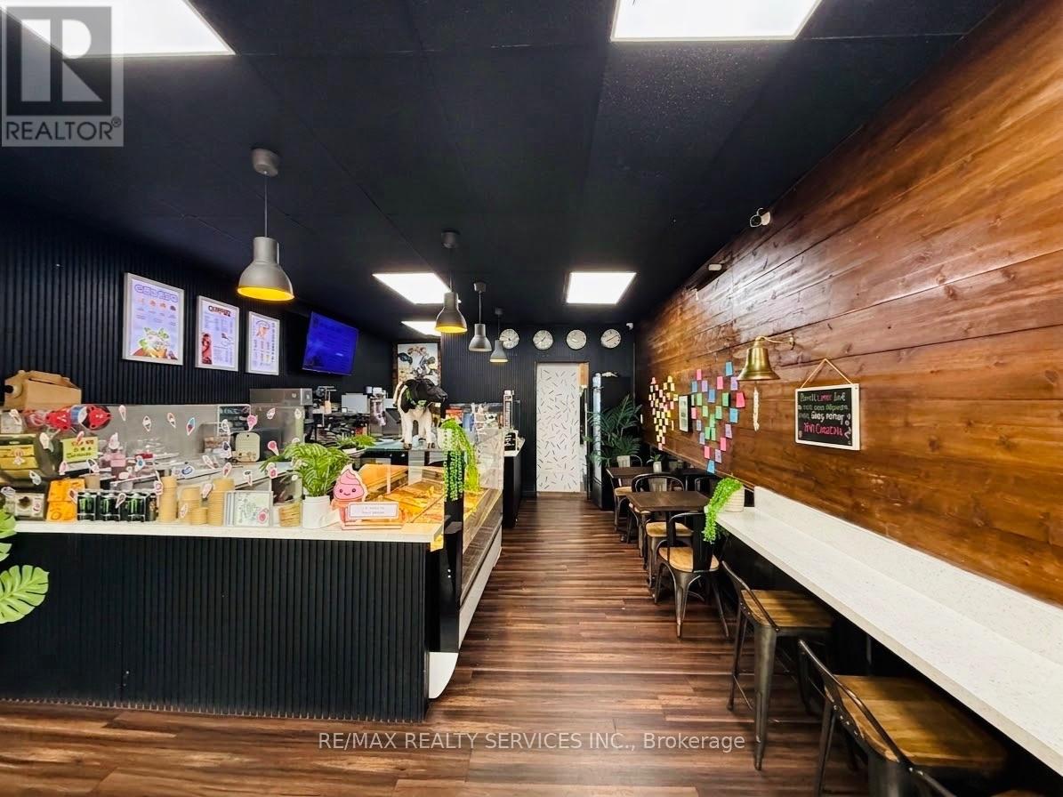 11 QUEEN STREET W, Brampton, Ontario