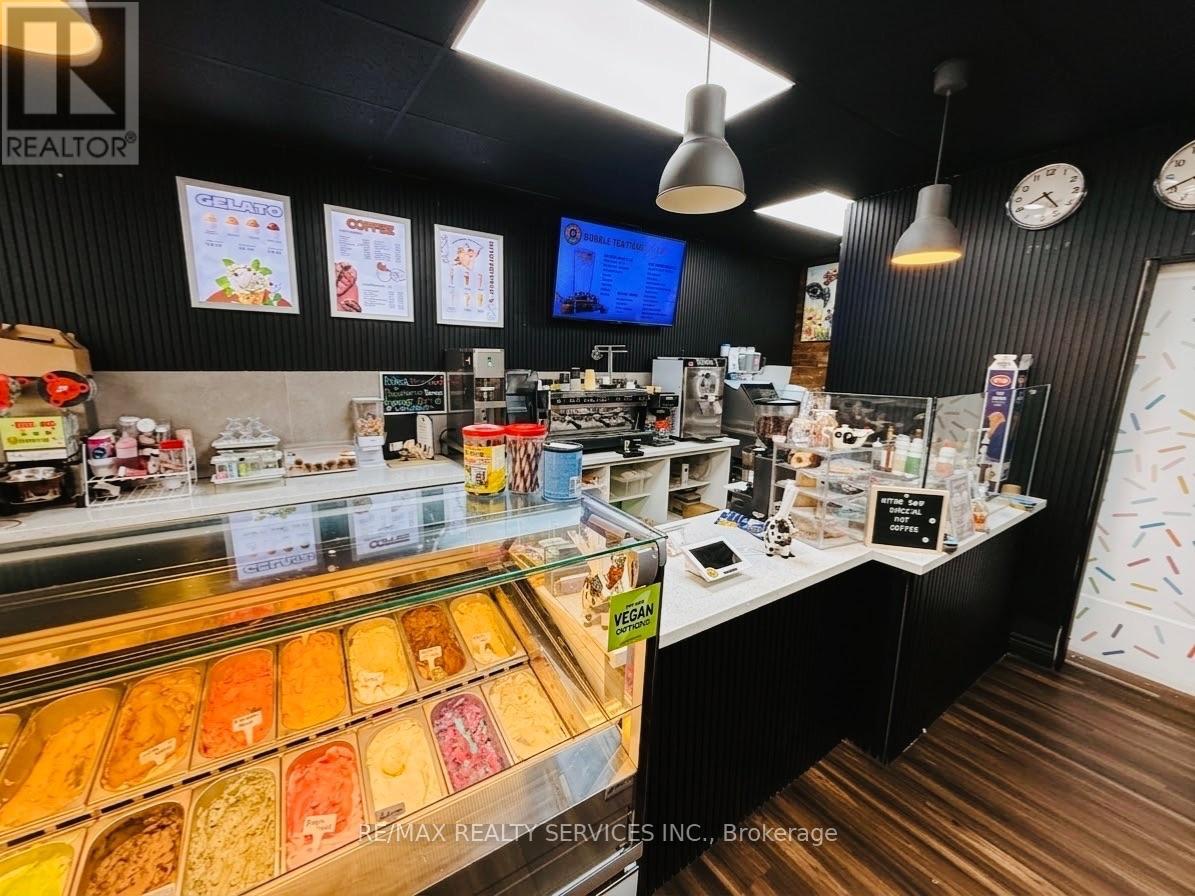 11 Queen Street W, Brampton, Ontario  L6Y 1L9 - Photo 2 - W13761696