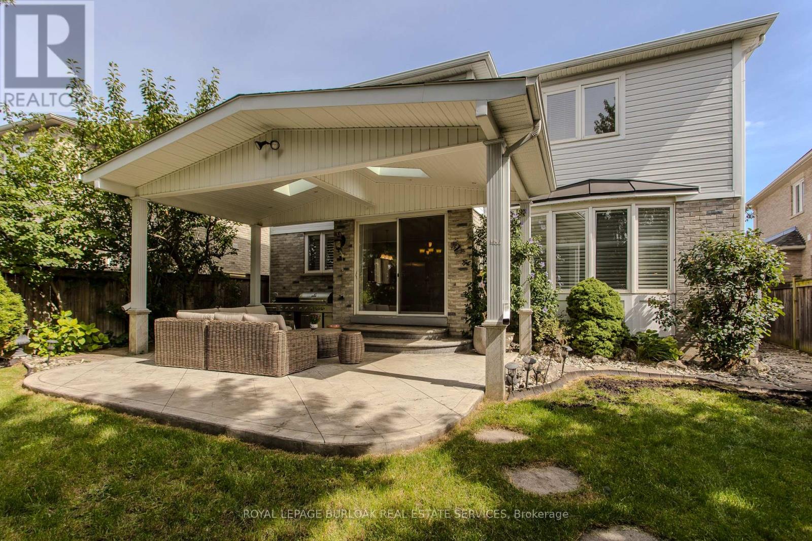 2194 Berwick Drive, Burlington, Ontario  L7M 5C3 - Photo 4 - W13761738