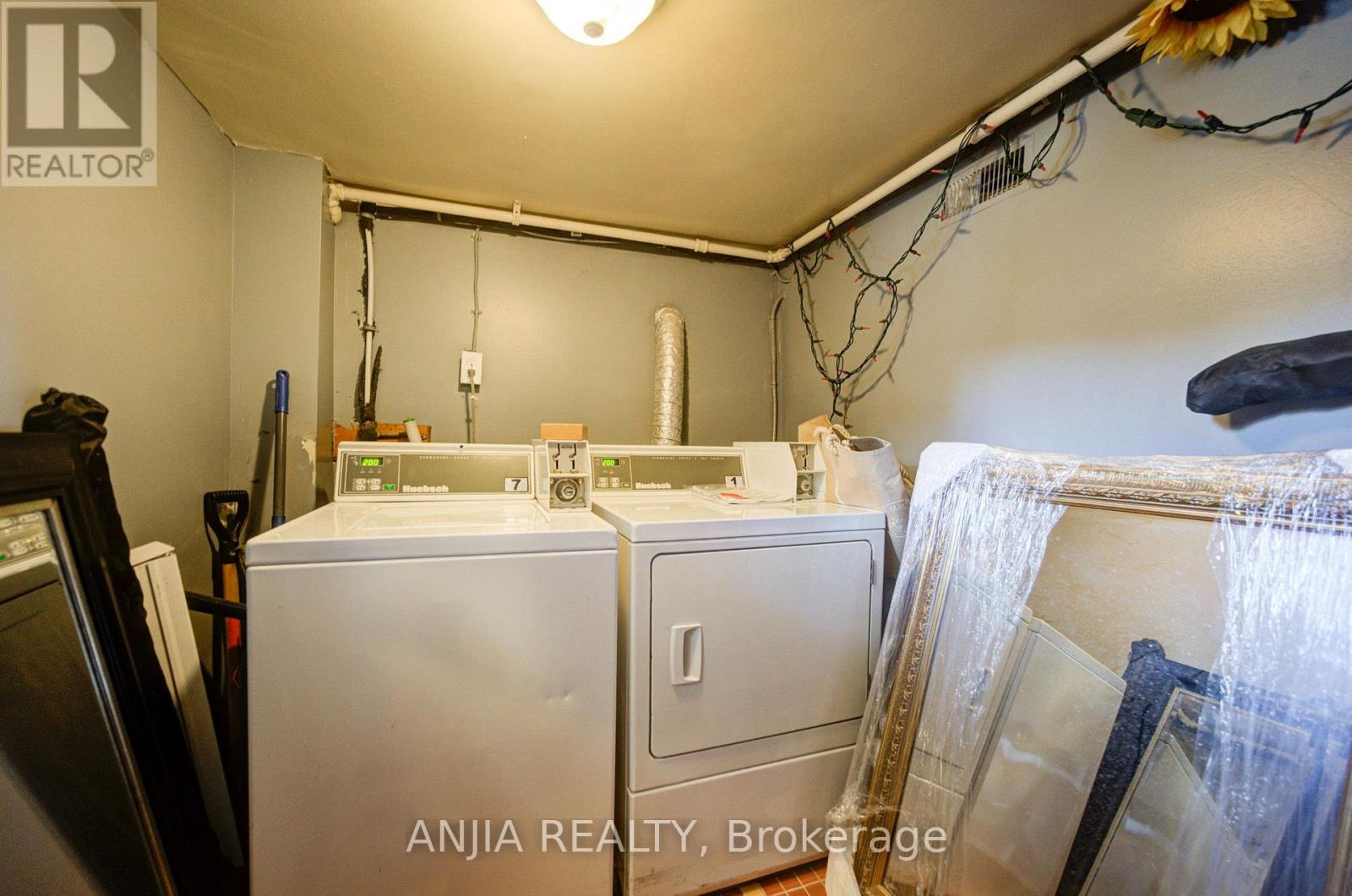 1063 Dufferin Street, Toronto, Ontario  M6H 4B5 - Photo 12 - W13761810