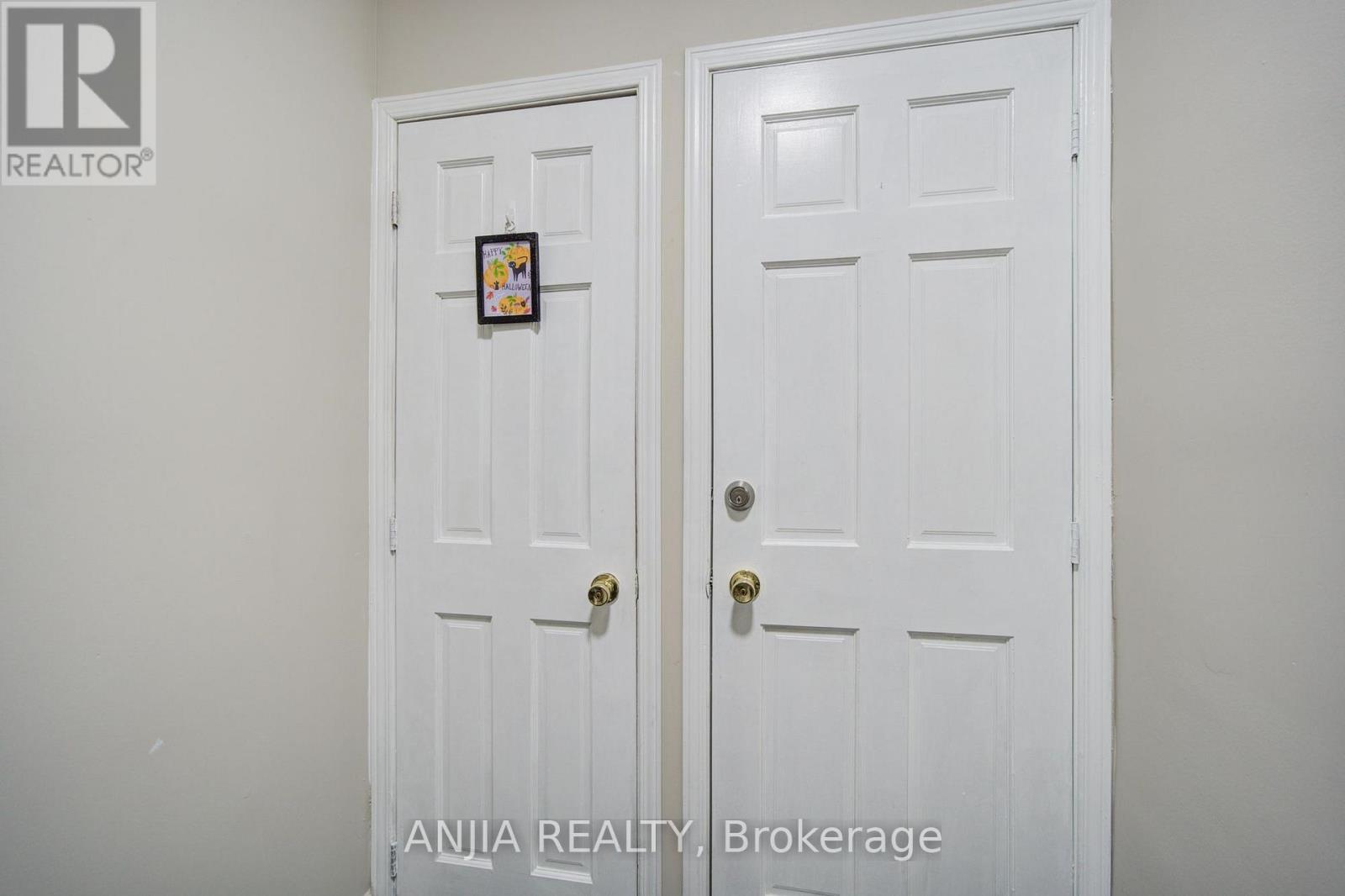 1063 Dufferin Street, Toronto, Ontario  M6H 4B5 - Photo 18 - W13761810