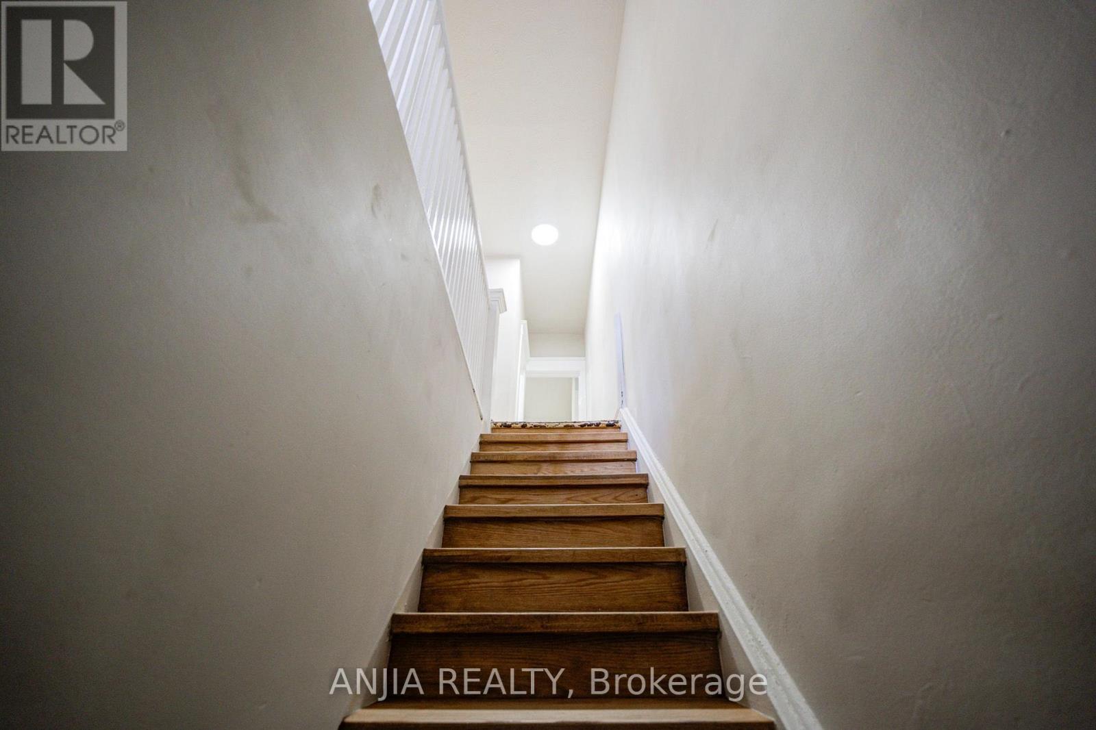1063 Dufferin Street, Toronto, Ontario  M6H 4B5 - Photo 4 - W13761810