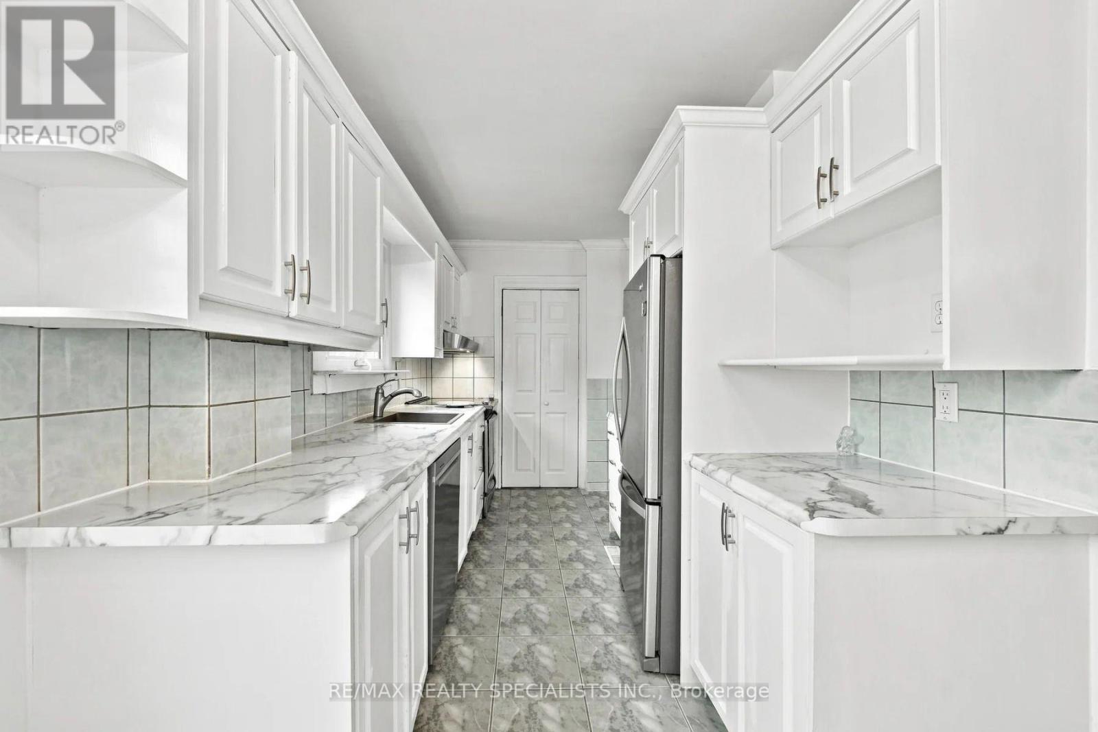 39 Macdonald Street, Toronto, Ontario M8V 1Y3 - Photo 3 - W13761826