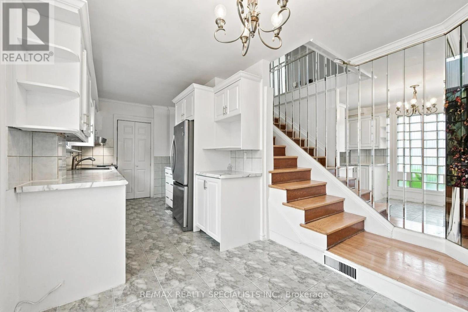 39 Macdonald Street, Toronto, Ontario M8V 1Y3 - Photo 4 - W13761826