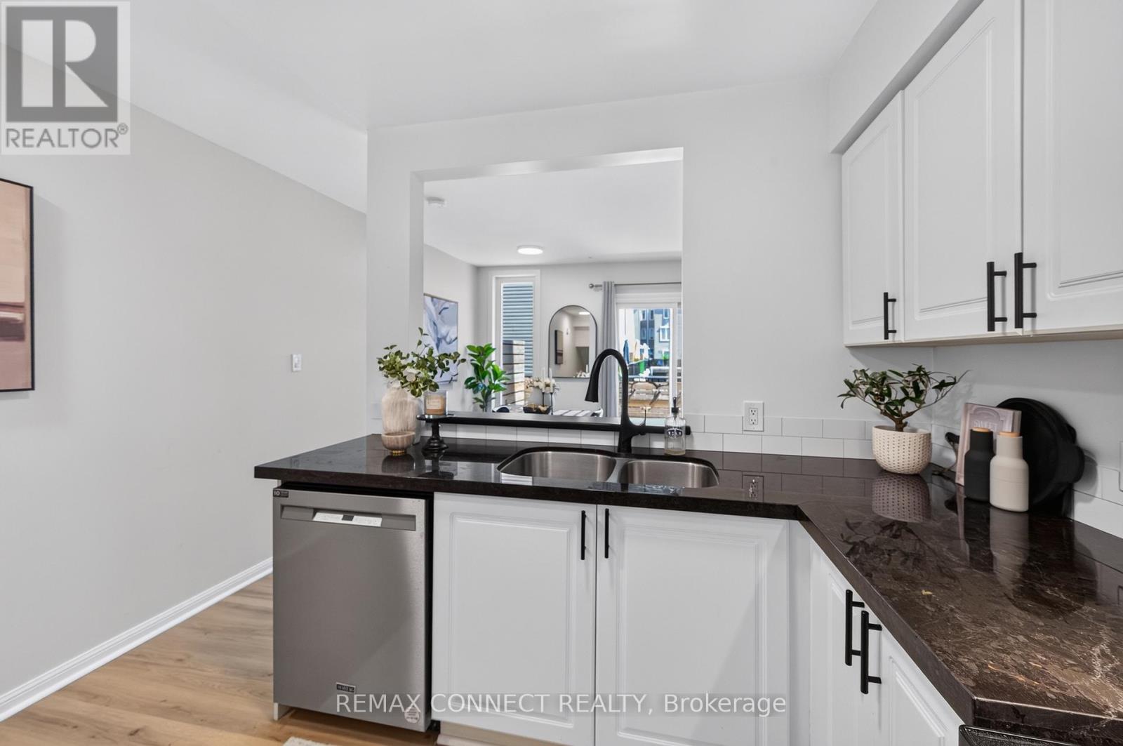 7b Crawford Street, Toronto, Ontario  M6K 3M3 - Photo 17 - C13759968