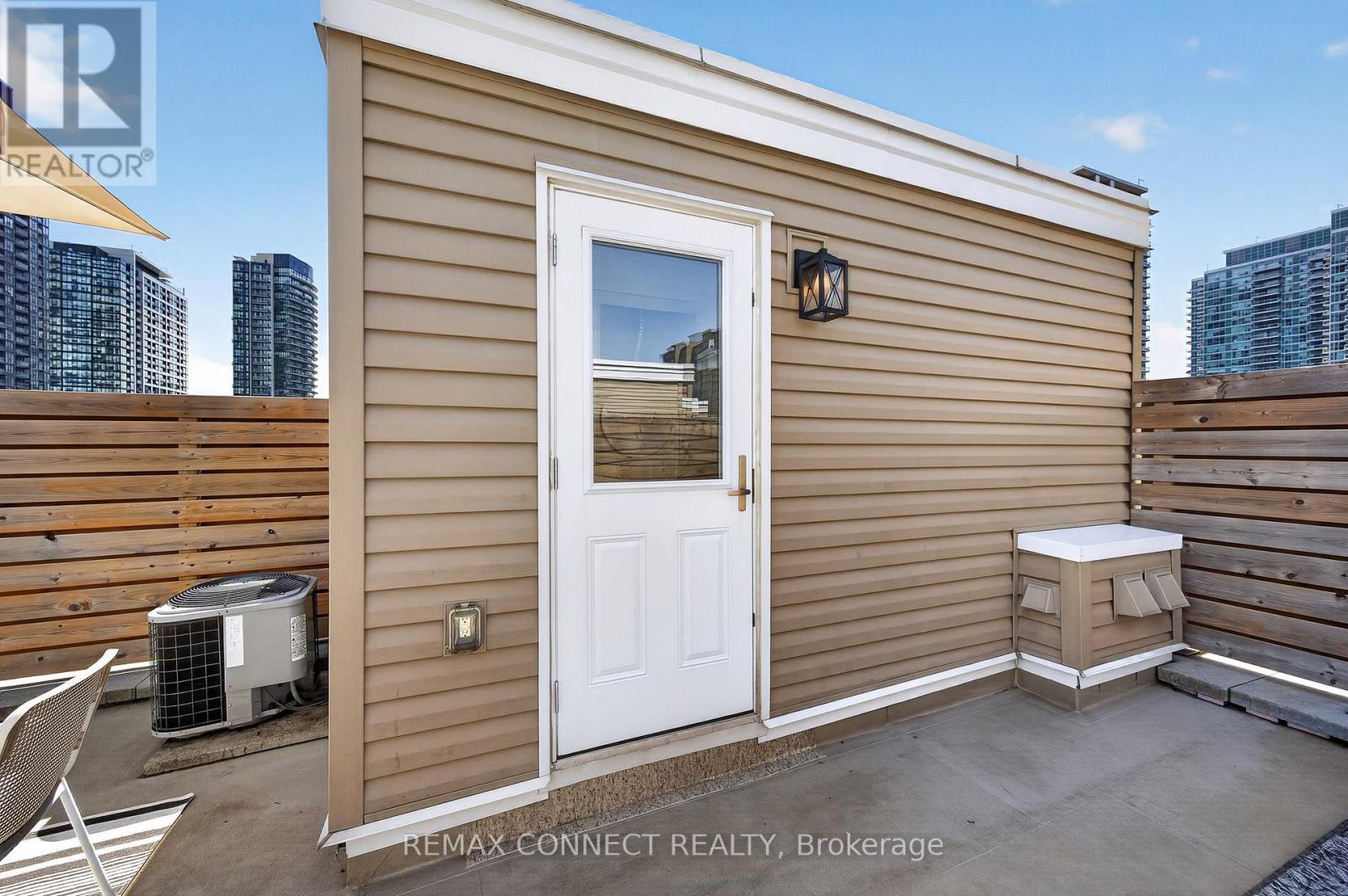 7b Crawford Street, Toronto, Ontario  M6K 3M3 - Photo 34 - C13759968