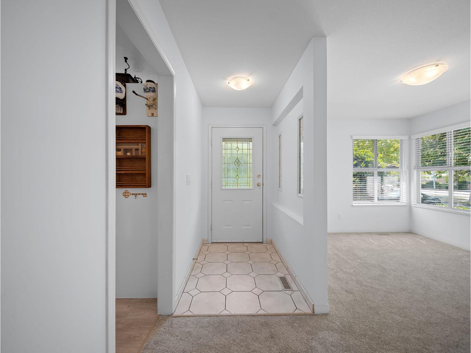 27 7330 122 Street, Surrey, British Columbia  V3W 1B4 - Photo 2 - R3162795