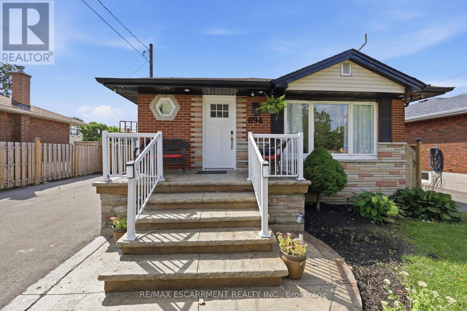 894 Brucedale Avenue E, Hamilton, Ontario  L8B 1S9 - Photo 3 - X13761720